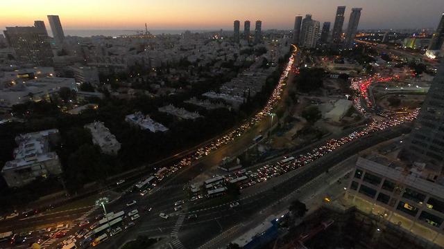 Traffic blocked in Tel Aviv during Ethipian community protests (Photo: Aviah Gantz)