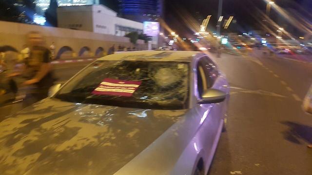 Cars attacked at the Azrieli Center in Tel Aviv (Photo: Amir Alon)