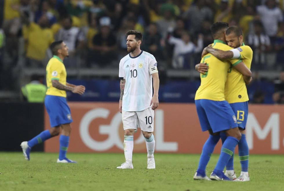 ברזיל הדיחה את מסי וארגנטינה (צילום: AP)