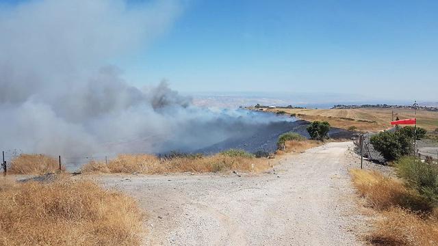 כיבוי שריפה שפרצה ליד בית חולים פוריה (צילום: דוברות כבאות והצלה מחוז צפון)