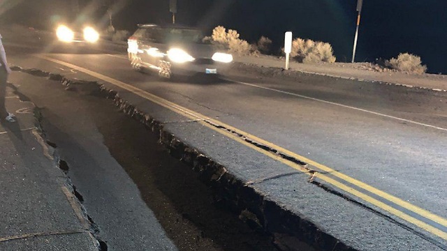 קליפורניה רעש רעידת אדמה נזק נזקים כביש 178 ב מחוז קרן ()
