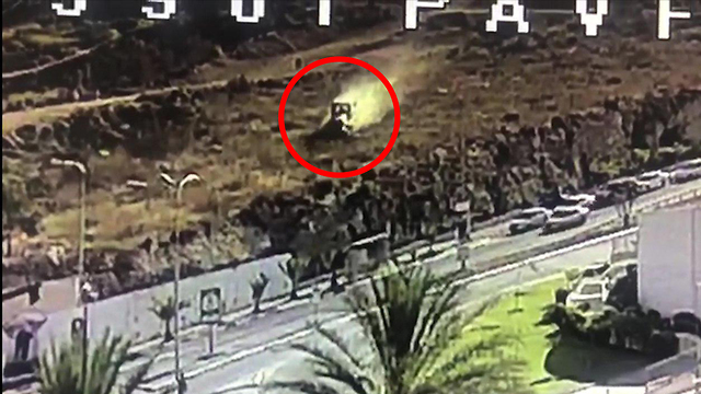 משטרה משטרת ישראל מחפרון טרקטור באגר אום אל פאחם נצח על רכב פרטי (צילום: דוברות המשטרה)