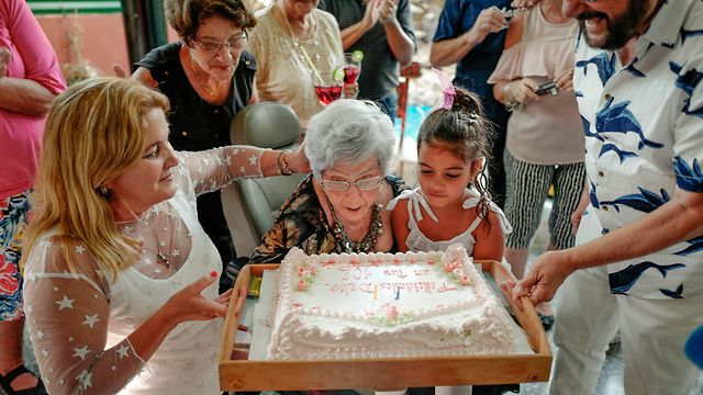קובה בני יותר מ 100 זקנים תוחלת חיים ארוכה דליה ברוסו (צילום: AFP)