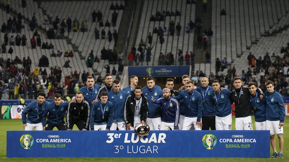 נבחרת ארגנטינה ללא מסי בטקס חלוקת מדליית הארד (צילום: AP)