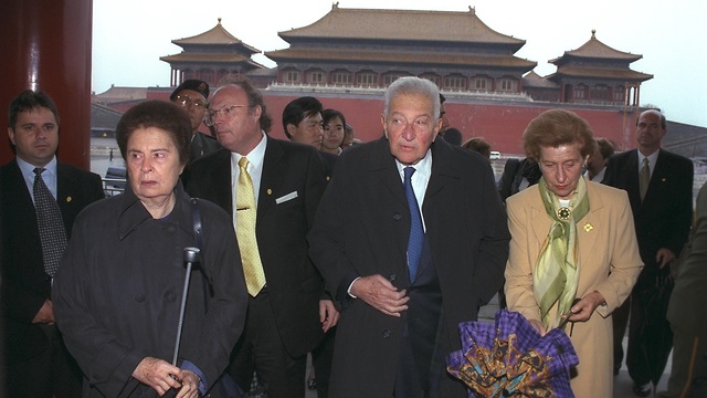 ביקורה של אורה נמיר בעיר האסורה בבייג'ין בשנת 1999 (צילום: סער יעקב, לע