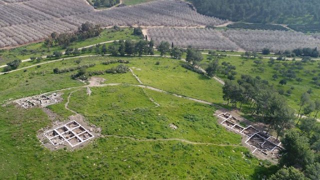 צילום אוויר של אתר החפירות (סטילס אווירי: אמיל אלג'ם, רשות העתיקות )