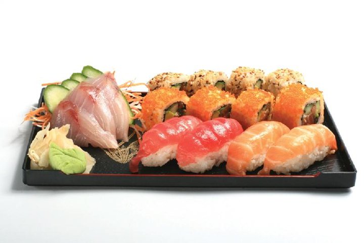 Иллюстрация. Порция суши в ресторане. Фото: пресс-служба