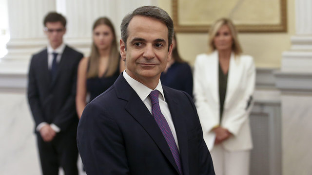 ראש ממשלת יוון החדש קיריאקס מיצוטקיס השבעה (צילום: gettyimages )