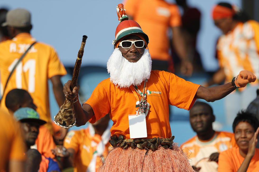 אוהד נבחרת חוף השנהב (צילום: AFP)