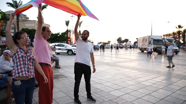 מארגני מצעד הגאווה המחאתי בנתניה (צילום: שחר גולדשטיין)