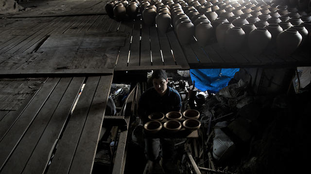 Pottery workshop in Gaza City (Photo: AP)