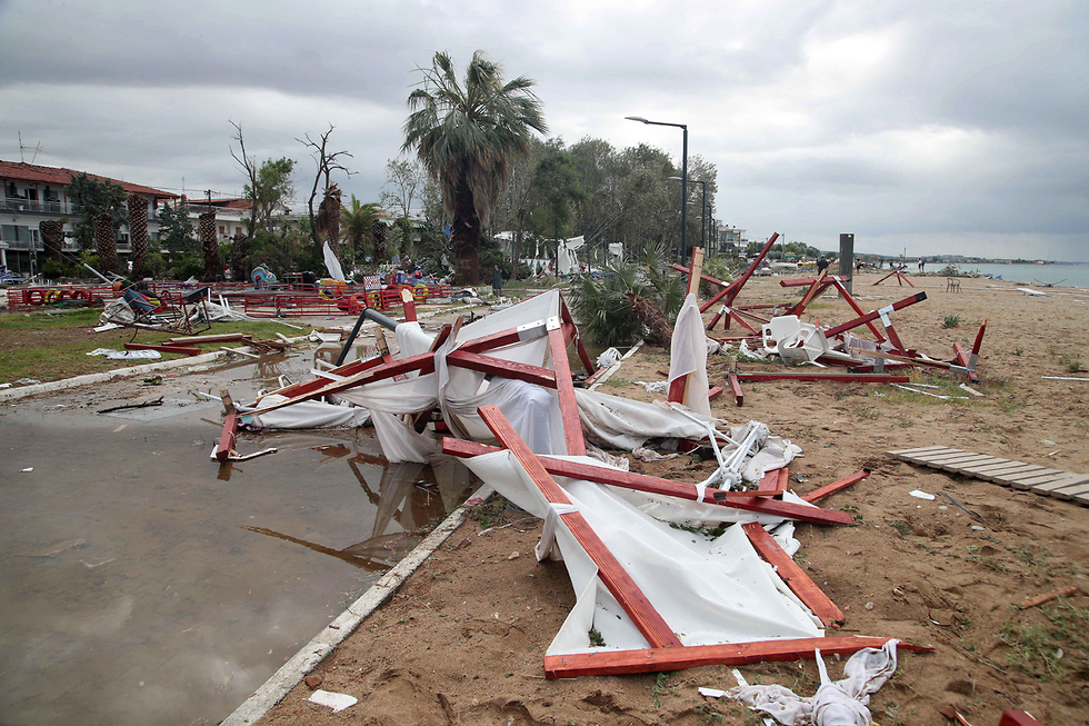 חלקידיקי יוון סופה סערה תיירים הרוגים (צילום: EPA)