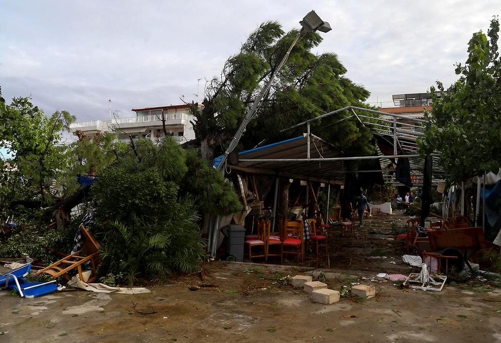 חלקידיקי יוון סופה סערה תיירים הרוגים (צילום: AP)