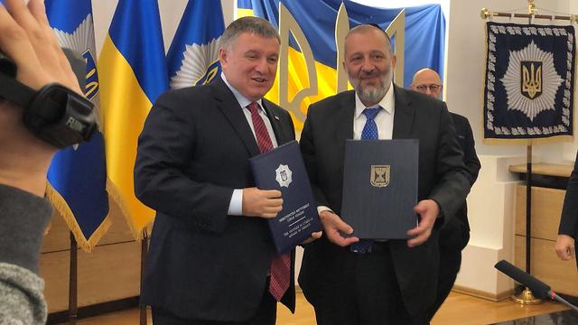 שר הפנים אריה דרעי ביקור אוקראינה הסכם תיירים אשרת כניסה ()