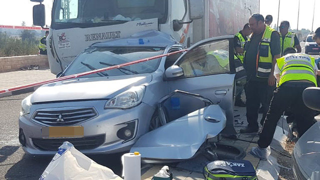 תאונת דרכים רכב משאית כביש 7 ()