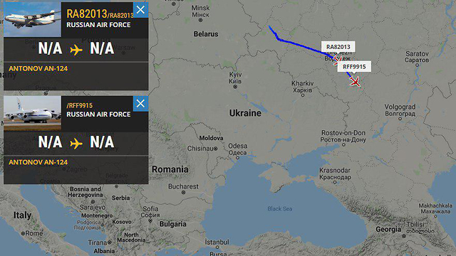 מטוס אנטונוב מגיע לבסיס צבאי ברוסיה כדי לקחת מערכת נ