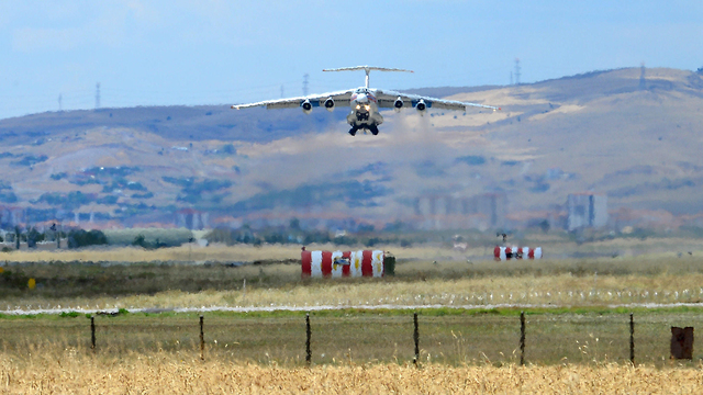 מערכת ה-s400 הגיעה הבוקר לטורקיה מבסיס ברוסיה (צילום: gettyimages)
