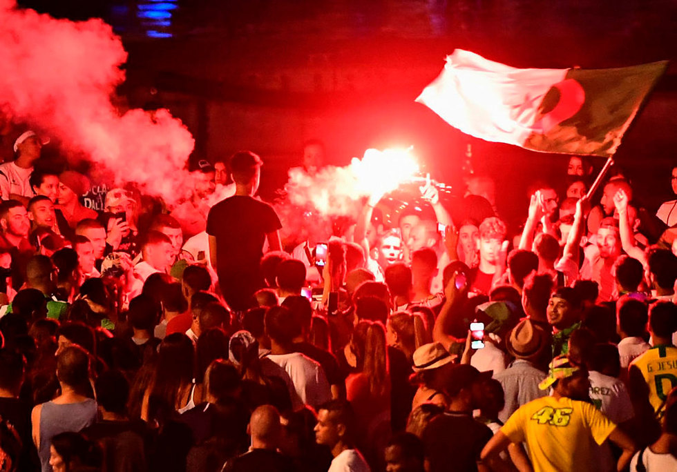 מארסיי צרפת חגיגות אחרי הניצחון של נבחרת אלג'יריה (צילום: AFP)