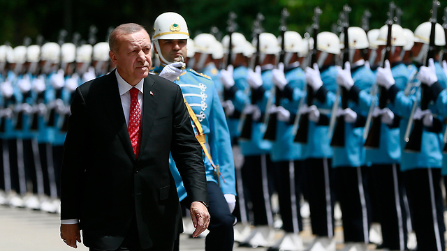 נשיא טורקיה רג'פ טאיפ ארדואן ב טקס ב אנקרה 3 שנים ל ניסיון ה הפיכה (צילום: AP)