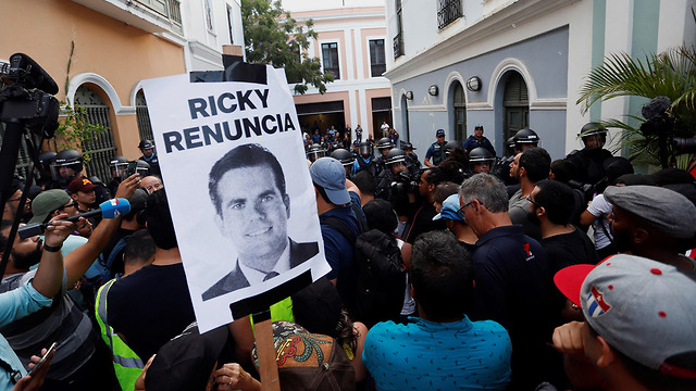 ריקרדו רוסלו מושל פורטו ריקו נדרש להתפטר צ'אט מודלף (צילום: EPA)