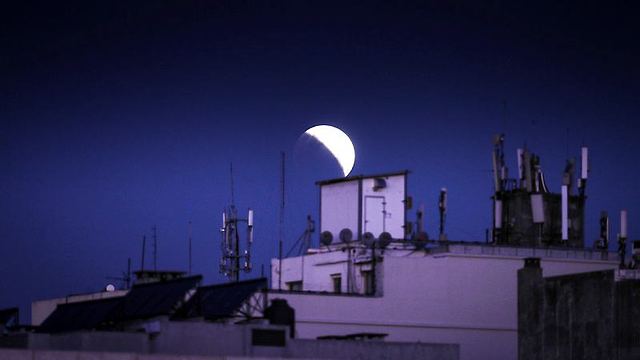 ליקוי הירח באורוגוואי (צילום: EPA)