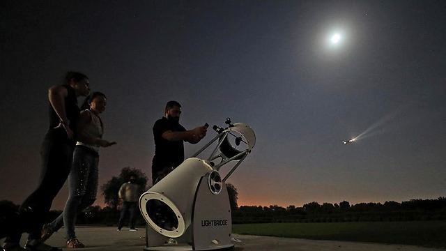 ליקוי הירח בדובאי (צילום: AP)