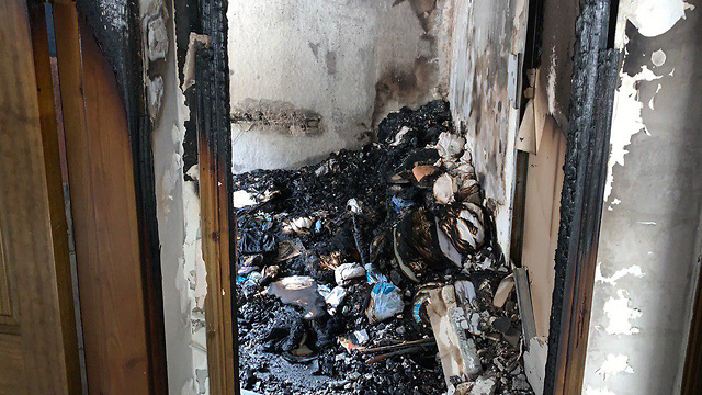 После пожара в Ор-Йегуде. Фото: Рои Рубинштейн