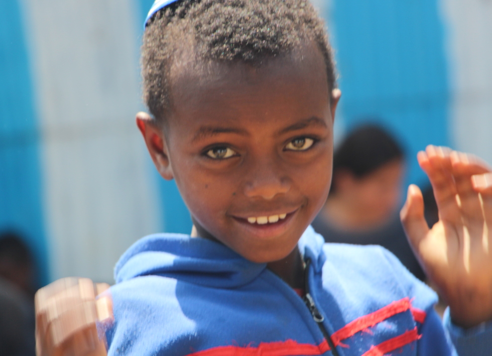 ילדים יהודים ממתינים לעלות לארץ במחנה בגונדר (צילום: אביטל ליסקר, המאבק להעלאת יהודי אתיופיה)
