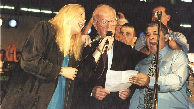 מירי אלוני ויצחק רבין שרים את השיר 