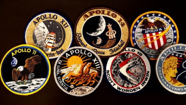 שש נחיתות מוצלחות על הירח מתוך שבעה נסיונות. תגי המשימה של משימות אפולו 11 עד אפולו 17 (צילום: נאס