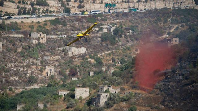 שריפה באזור שמורת ליפתא סמוך לירושלים (צילום: יואב דודקביץ')