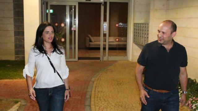איילת שקד ונפתלי בנט בתום הפגישה בתל אביב (צילום: מוטי קמחי)