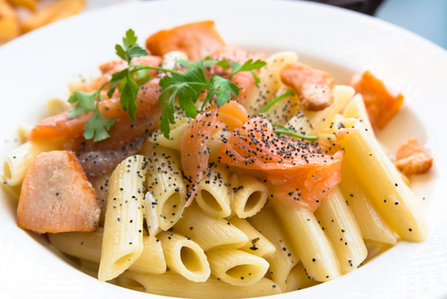 Нежный вкус лосося с итальянской пастой - звучит аппетитно
