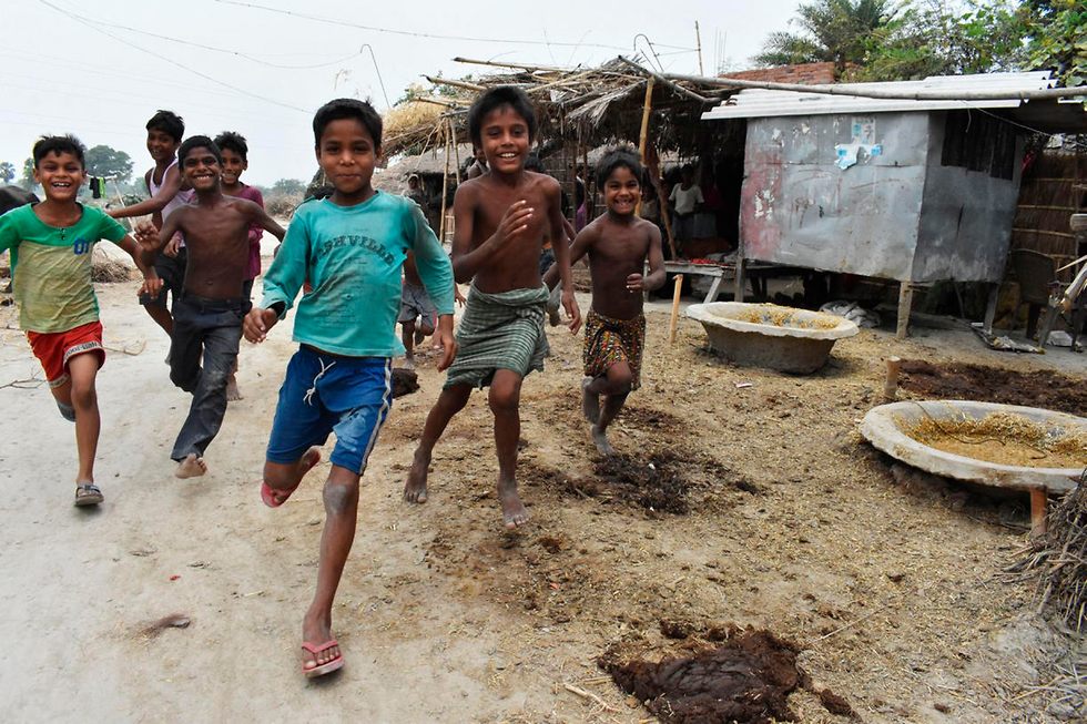 עוני ב הודו (צילום: AFP)