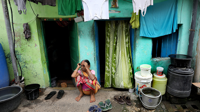 עוני ב הודו (צילום: EPA)