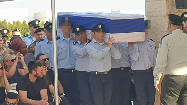 הלוויה של רודריגו רוסטסקי תאונה תאונת דרכים בכביש 7 מפקד חיל האוויר עמירם נורקין   (צילום: יריב כץ)