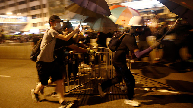 הפגנות הפגנה מחאה הונג קונג (צילום: רויטרס)