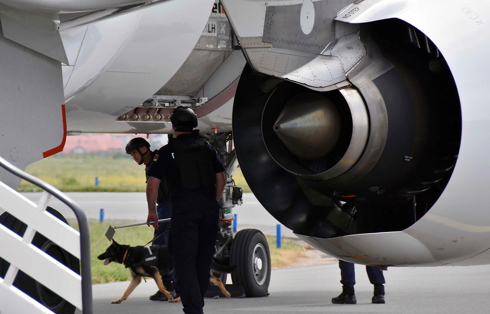 בלגרד סרביה גבר מאוהב התריע על פצצה ב מטוס כדי למנוע מ דיילת לעזוב (צילום: AP, Serbian Police)