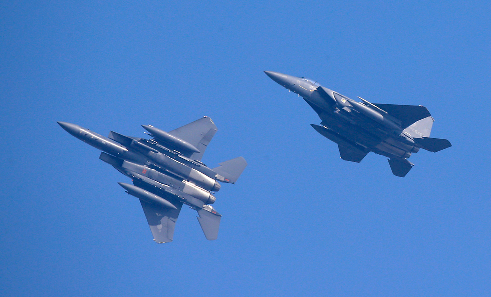מטוסי קרב של דרום קוריאה ירי אזהרה לעבר מטוסים של רוסיה (צילום: EPA)