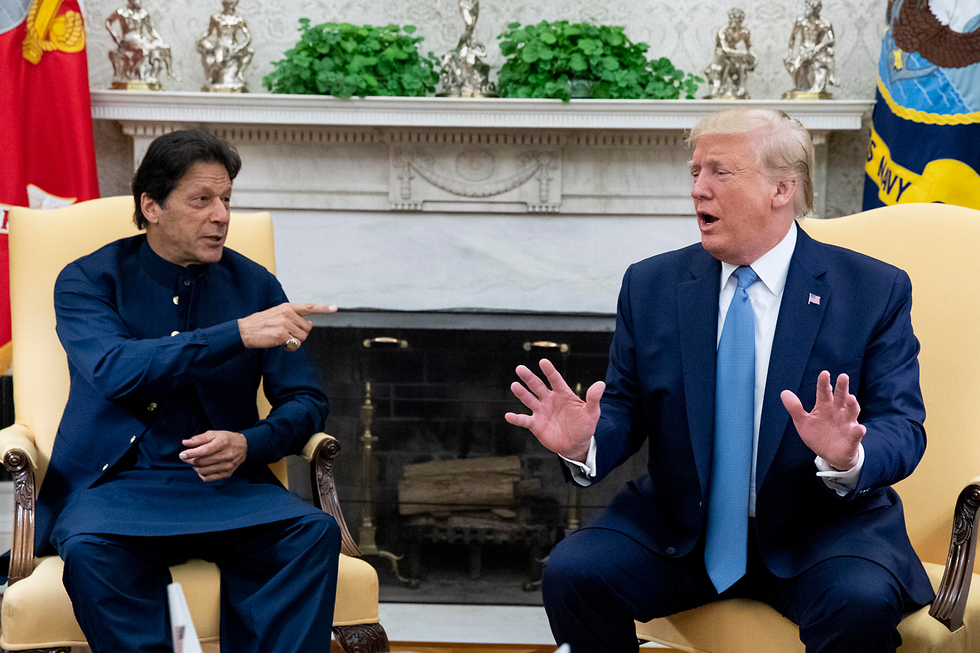 דונלד טראמפ בפגישה עם ראש ממשלת פקיסטן אימראן חאן הבית הלבן וושינגטון (צילום: EPA)