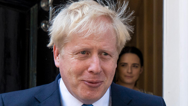 בוריס ג'ונסון בדרך להכרזה על ראשות הממשלה בריטניה (צילום: AFP)