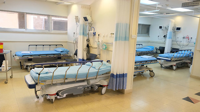 מיטה בית חולים תל השומר (צילום: שאול גולן)