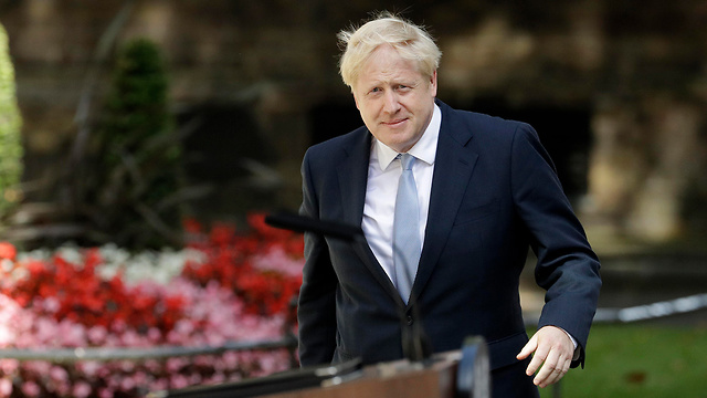 בוריס ג'ונסון ראש ממשלת בריטניה הנבחר נאום דאונינג 10 לונדון (צילום: AP)