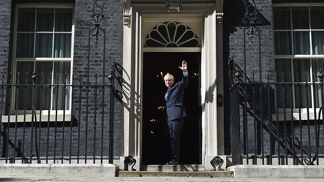 בוריס ג'ונסון ראש ממשלת בריטניה הנבחר נאום דאונינג 10 לונדון (צילום: gettyimages)