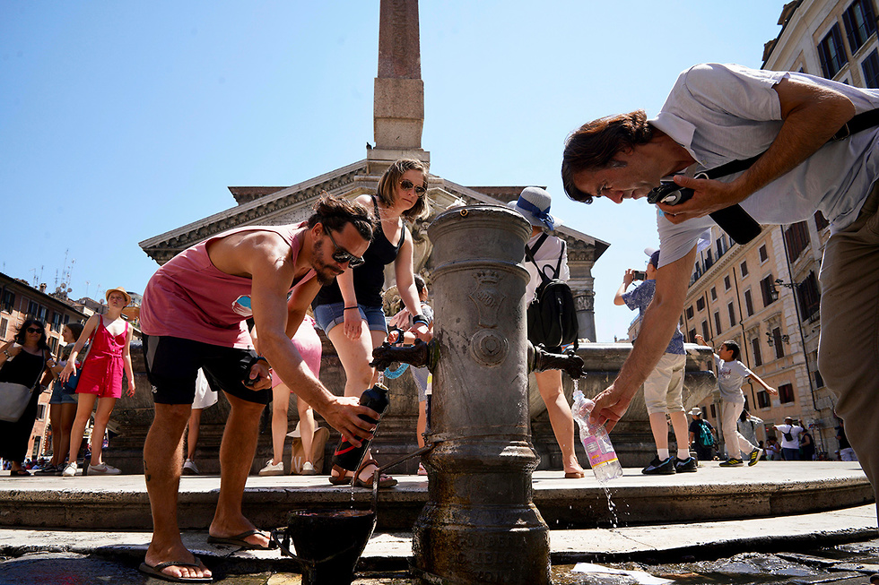 מים שתייה רומא גל חום אירופה (צילום: AP)