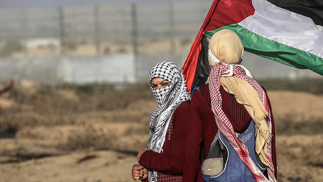 הפגנות פלסטינים גבול רצועת עזה (צילום: EPA)