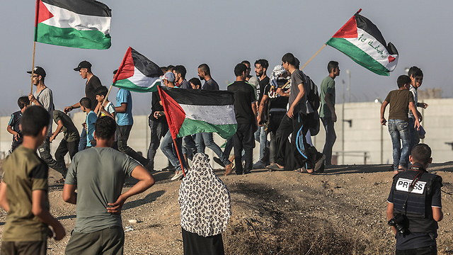 הפגנות פלסטינים גבול רצועת עזה (צילום: EPA)