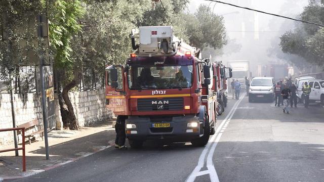  מקום השריפה בחיפה (צילום: שרון צור)