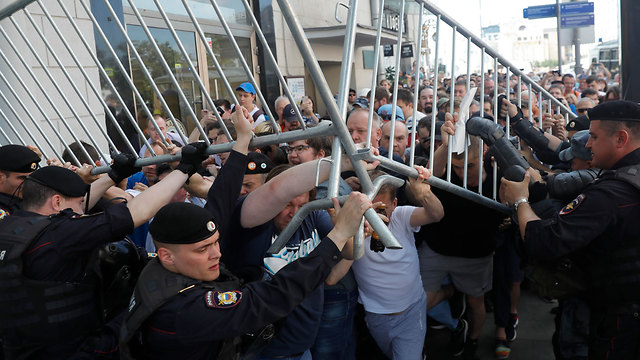 מוסקבה רוסיה מאות עצורים מחאת אופוזיציה (צילום: AP)