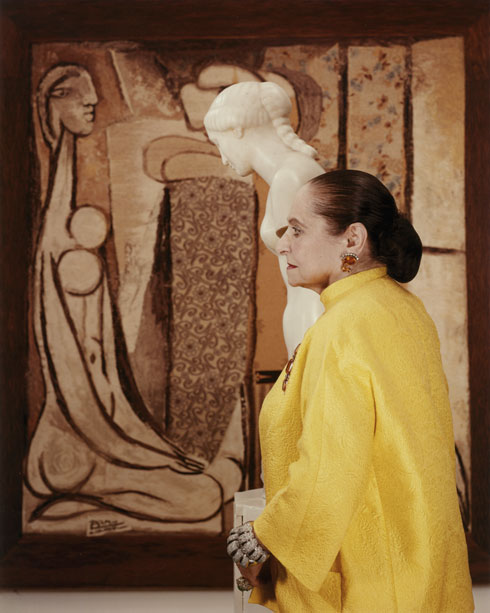 מינפה את יחסי הציבור לדרגת אמנות והשתמשה בדמותה הקלאסית ובחבריה לקידום המוצרים. הלנה רובינשטיין בניו יורק, 1955 (צילום: © The Estate of Erwin Blumenfeld)
